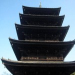 京都東寺の五重塔を見上げた画像